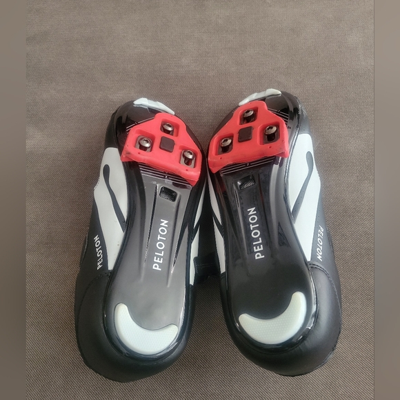 Peloton Cycling Shoes With Cleats Size 40 Black Red Womens 9 Mens 7 Spin Bike - Picture 5 of 5